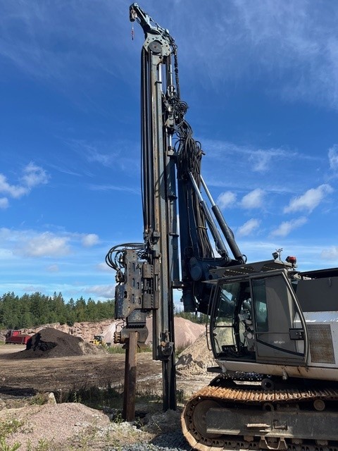 Установка ABI TM 14/17 c вибропогружателем MRZV 925